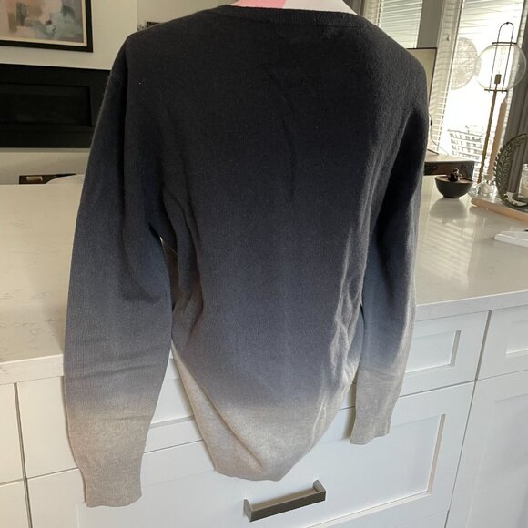 Lord & Taylor Cashmere LS V Neck Ombre 100% Cashmere Sweater Grey Cream XS NWOT - Picture 5 of 13